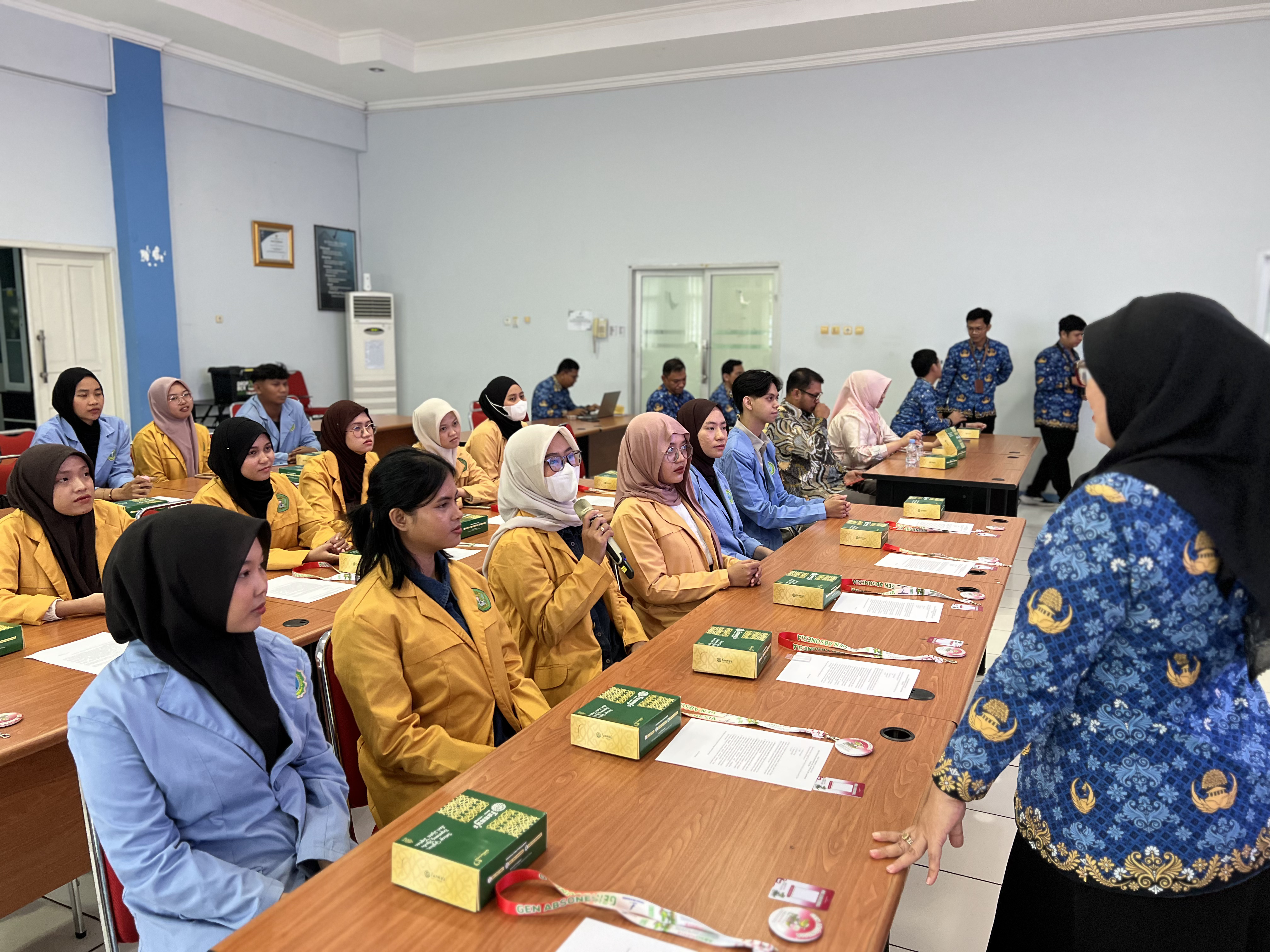 Mahasiswa Unmul dan Stiksam menerima pembekalan dari BPOM di Samarinda.